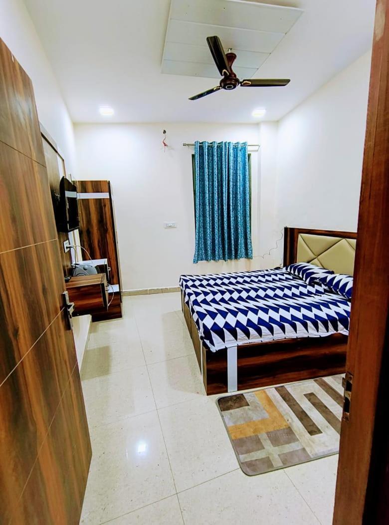 Hotel Dream Taj Family Rooms 200Mtr From Taj Mahal 아그라 외부 사진